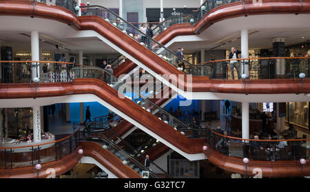 Adornos interiores de lujo de Princes Square shopping center en Buchanan Sgtreetin Glasgow, Escocia, Reino Unido