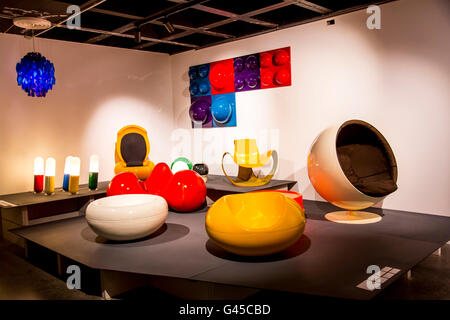 ADAM, Museo de Arte y Diseño Atomium, Bruselas, exposición permanente Plasticarium, diseño de objetos de los 70s hechos de plásticos Foto de stock