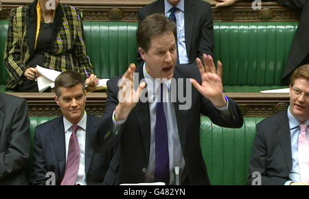 Primer Ministro Adjunto Nick Clegg durante el primer Ministro Adjunto Preguntas en la Cámara de los comunes, Londres. Foto de stock