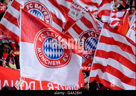 Ondeando banderas, Bayern Munich ventiladores, la final de la Copa DFB, BVB o Borussia Dortmund vs FC Bayern Munich 5-2, 05/12/2012, Estadio Olímpico