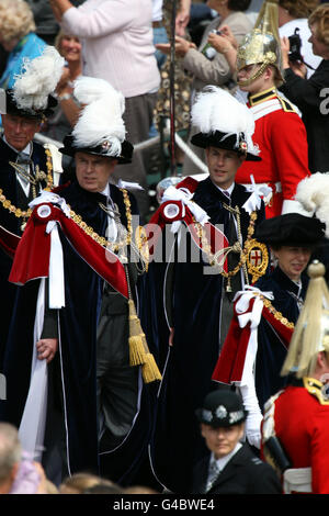 El Príncipe de Gales (izquierda), el Duque de York (segunda izquierda), el conde de Wessex (segunda derecha) y la Princesa Anne (derecha) llegan para la Orden del Servicio de la Garter anual a la Capilla de San Jorge en el Castillo de Windsor, Inglaterra. Foto de stock