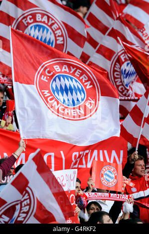Ondeando banderas, Bayern Munich ventiladores, la final de la Copa DFB, BVB o Borussia Dortmund vs FC Bayern Munich 5-2, 05/12/2012, Estadio Olímpico