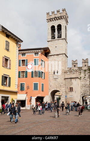 Porta San Michele, city gate, Riva del Garda, Trentino-Alto Adigio, Italia, Europa PublicGround Foto de stock