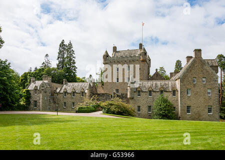 Reino Unido, Escocia, Highland, Nairn, Cawdor Castle, vista desde el jardín, al noreste de Inverness, en las Highlands escocesas, Macbeth de Shakespeare. Foto de stock