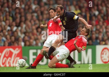 Fútbol - Euro 96 - Escocia v Suiza