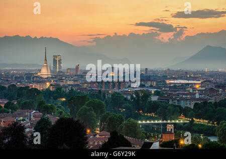 Turín (Torino) de alta definición con la panorámica completa de la ciudad incluyendo la Mole Antonelliana