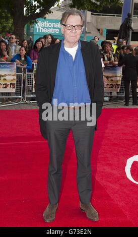 Tom Wilkinson asiste al estreno británico de Belle en el BFI Southbank, Londres.