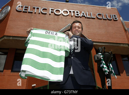 Fútbol - Liga Premier Escocesa - Conferencia de Prensa Celta - Parque Celtic. Ronny Deila se presenta como el nuevo administrador celta durante una footocall en Celtic Park, Glasgow. Foto de stock