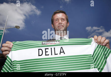 Fútbol - Liga Premier Escocesa - Conferencia de Prensa Celta - Parque Celtic. Ronny Deila se presenta como el nuevo director celta durante una foto-álbum en Celtic Park, Glasgow. Foto de stock