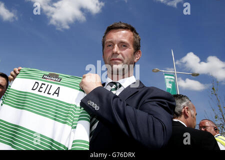 Ronny Deila se presenta como el nuevo director celta durante una foto-álbum en Celtic Park, Glasgow. Foto de stock