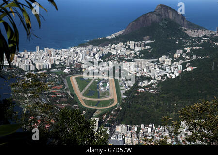 Rio de Janeiro, Brasil vistas de la ciudad desde Cristo Redentor con el circuito de carreras de Río caballo