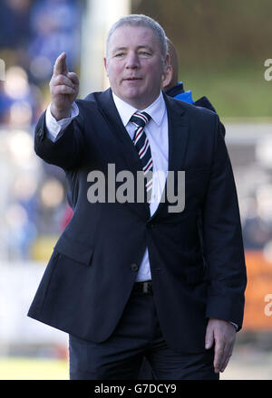 Gerente de Rangers Ally McCoist durante el partido del Campeonato de Escocia en el City Stadium, Livingston. Foto de stock