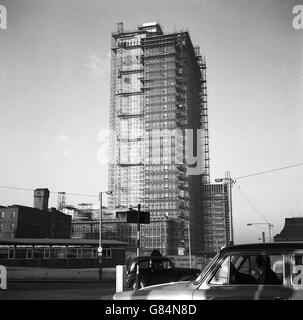 La sede de la Sociedad Cooperativa de Seguros está a punto de terminar en Manchester. El edificio de 400 pies de altura es una estructura de hormigón armado, que se dice que es el más alto de su tipo en Europa Occidental. Foto de stock