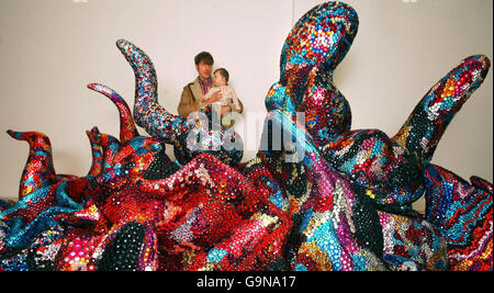 Jewelled esculturas gigantes en la sociedad de Bellas Artes Foto de stock