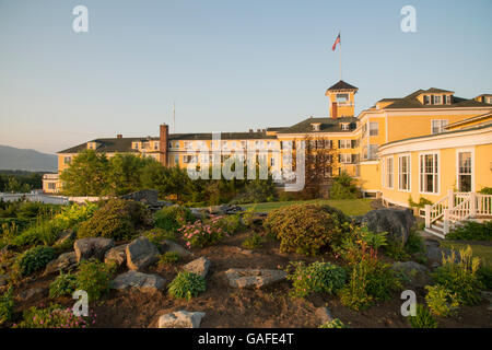 Mountain View Grand Resort hotel al amanecer en verano, Whitefield, NH Foto de stock