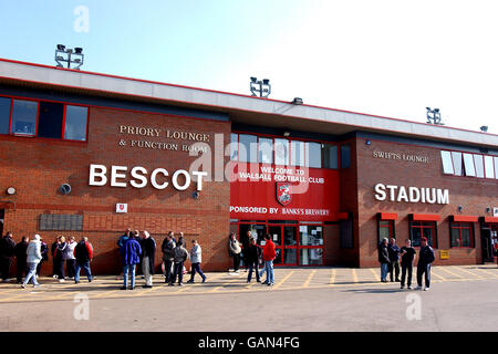 Fútbol - Nationwide League Division One - Walsall v Burnley. La entrada principal al estadio Bescot, hogar de Walsall Foto de stock