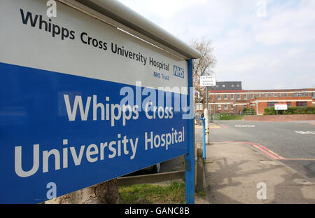 Hombre encontrado muerto fuera Whipps Cross Hospital Foto de stock
