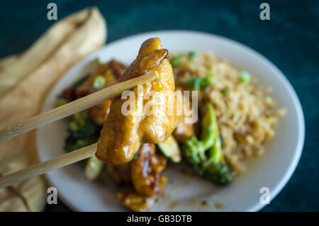Budas delicia comida china vegetariana con tofu frito Foto de stock