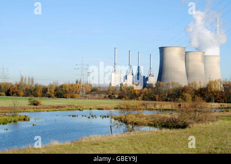 Planta Gersteinwerk, RWE Power AG, reserva natural Tibaum Stockum-Werne, Renania del Norte-Westfalia, Alemania / planta de energía de ciclo combinado, carbón, gas natural Foto de stock