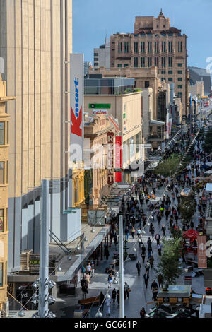 Un gran ángulo de visión de la nueva apariencia del Rundle Mall Adelaide, Australia Foto de stock
