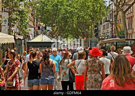 La Ramba, la calle más famosa de Barcelona (y uno de los más famosos en el mundo), Cataluña, España Foto de stock