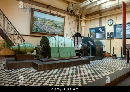 Deutschland, Oberbergischer Kreis, Radevormwald-Dahlerau, Wülfing-Museum, generador des Wasserkraftwerkes Foto de stock