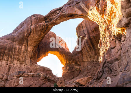 Arco doble, Parque Nacional Arches, en Utah, EE.UU. Foto de stock