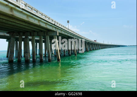 La autopista 1 en los Cayos de la Florida Foto de stock