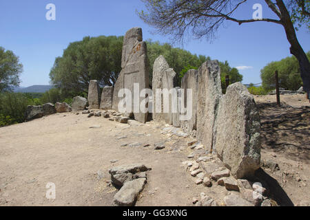 Gigantes tumba Li Lolghi (Tomba dei Giganti Li Lolghi), Edad de Bronce, cerca de Arzachena (Cerdeña, Italia) Foto de stock