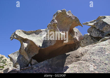 Tafoni (erosión en granito) en el Capu d'Orto cerca de Porto, en Córcega, Francia Foto de stock