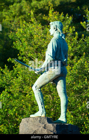 El capitán Parker estatua en Battle Green, Lexington Green, Lexington, Massachusetts