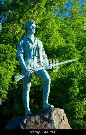 El capitán Parker estatua en Battle Green, Lexington Green, Lexington, Massachusetts
