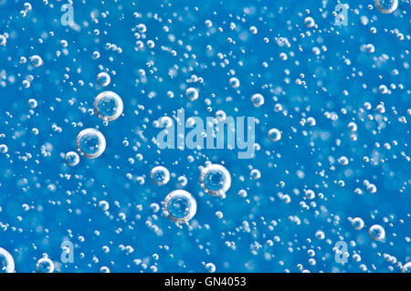 Macro burbujas de oxígeno en azul claro, el concepto de agua como la  ecología, el medio ambiente, mar limpio, agua potable Fotografía de stock -  Alamy