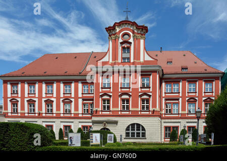 Edificio del Ossolineum en Wroclaw con el Instituto Ossolinski nacional en Polonia. Foto de stock