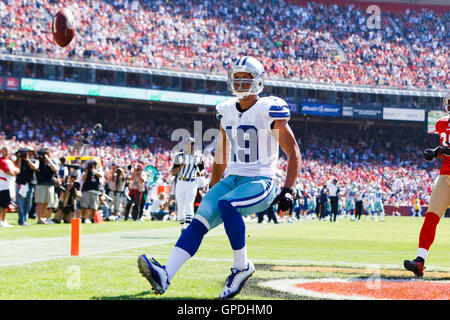 Dallas Cowboys receptor ancho millas Austin (19) celebra con la NFC Champs  sombrero en el juego de fútbol americano de la NFL entre los Philadelphia  Eagles y Cowboys en Dallas Cowboys Stadium