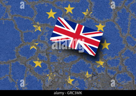 Erosión de la UE con la bandera Union Jack británica Foto de stock