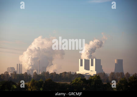 Planta de Energía de Carbón Neurath Alemania Foto de stock