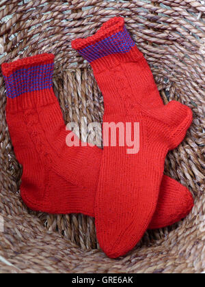 Calcetines de lana roja Handknitted