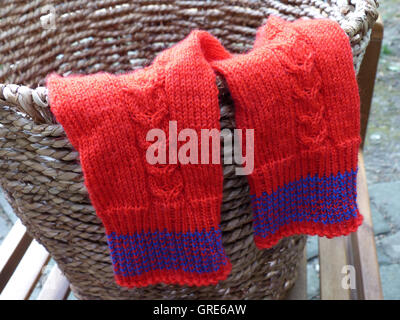 Calcetines de lana roja Handknitted