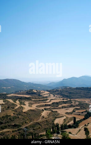 El paisaje de Navarra es visto desde la aldea medieval en la cima de la colina de Ujue, España, 28 de agosto de 2016. Copyright fotografía John Voos Foto de stock