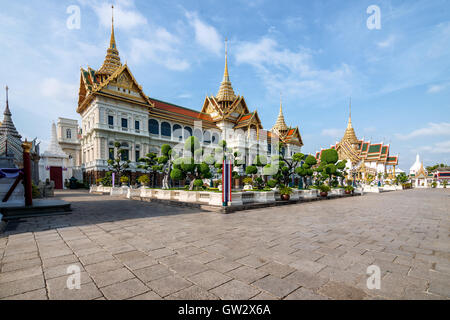 Tailandia Royal Grand Palace con bonito cielo en Bangkok, Tailandia.