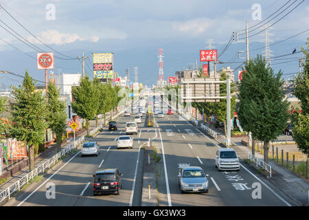 Carretera nacional N° 20, Kai Ciudad, prefectura de Yamanashi, Japón Foto de stock