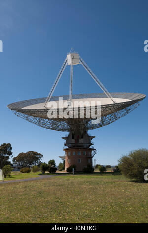 La CSIRO Parkes radio es un telescopio de 64 m de diámetro plato parabólico utilizado para radioastronomía NSW, Australia Foto de stock