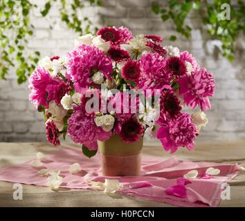 Un montón de flores frescas, incluyendo un Gerbera, Lily's, Dahlia's y  Crisantemos Fotografía de stock - Alamy