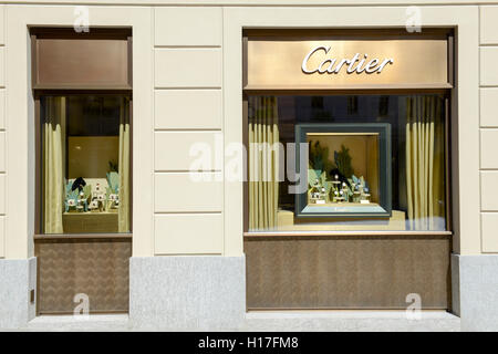 Lugano, Suiza - 25 de agosto de 2016: escaparates de Cartier relojero store en Lugano Suiza Foto de stock