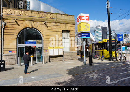 Introducir líneas de metro Victoria Station en Manchester, Inglaterra. Foto de stock