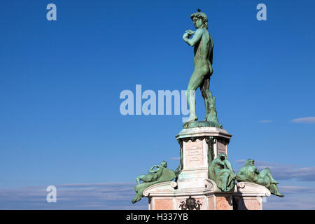 Copia de la estatua de David, el Piazzale Michelangelo, Florencia, Toscana, Italia Foto de stock