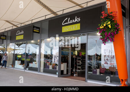 Calzado Clarks tienda outlet el ashford Designer Outlet Moda compleja en el condado de Kent, Reino Unido de octubre de 2016 Fotografía de - Alamy