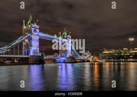 Tower Bridge, Londres, Inglaterra, Reino Unido.
