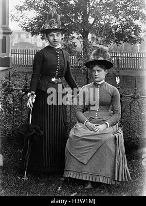 1880 1900 1890 CAMBIO DE SIGLO retrato de dos niñas posando DE PIE DEL